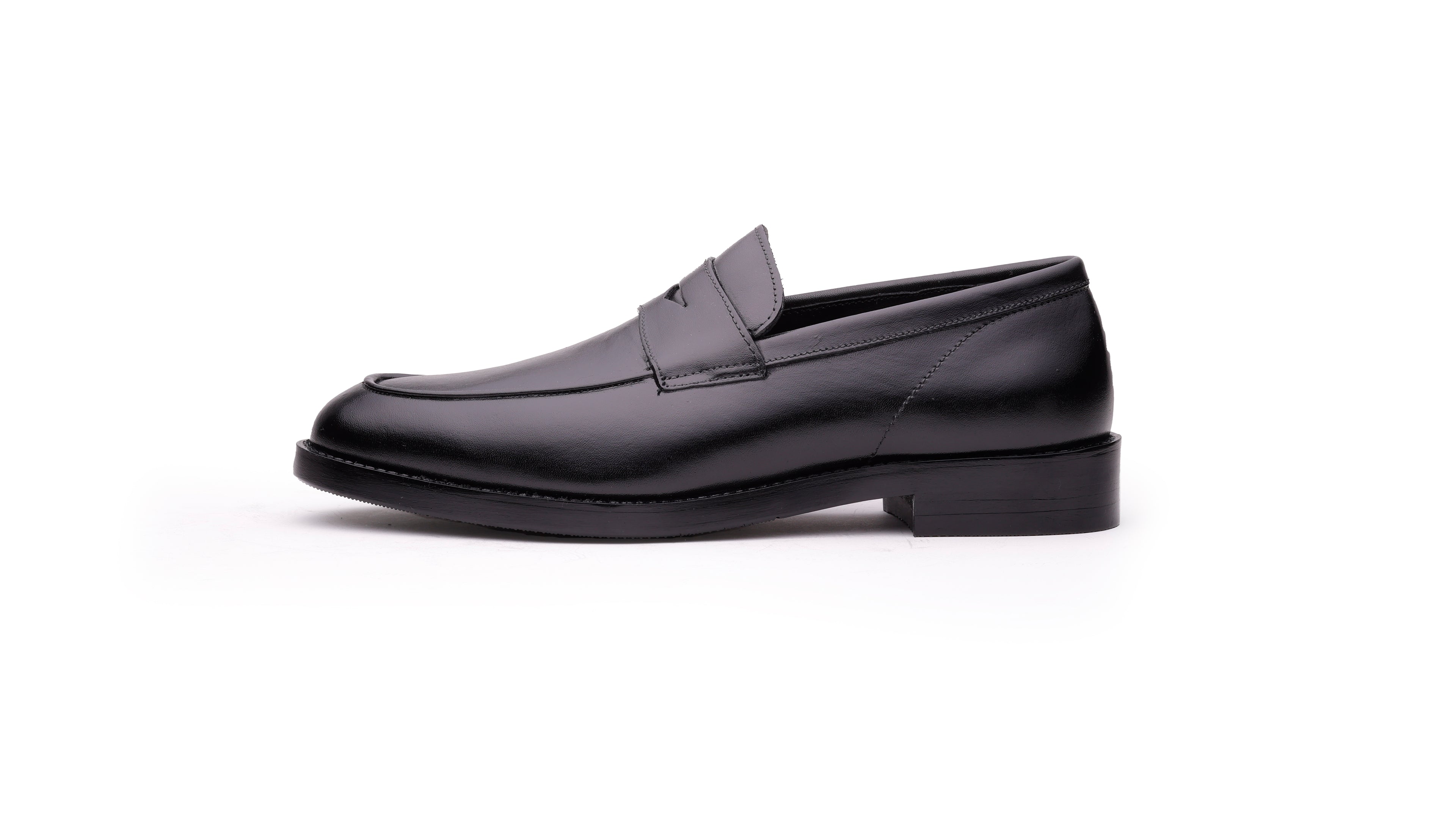 Side profile of QUIVE London Bending black leather penny loafers