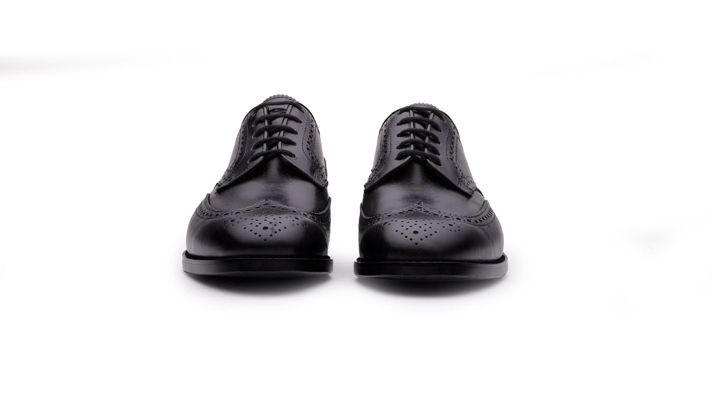 Front view of QUIVE London Kensington men's black leather wingtip Derby shoes