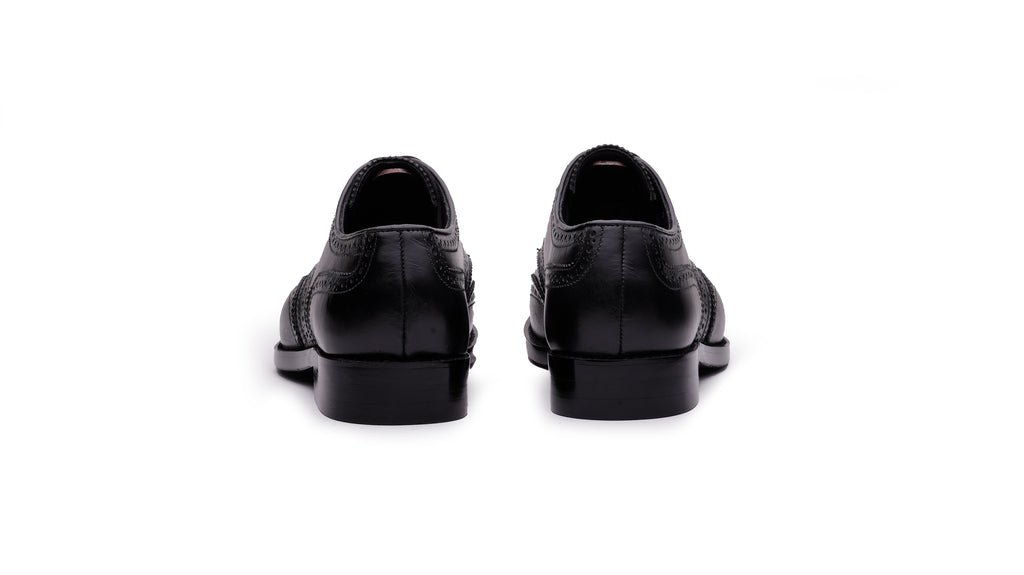 Rear view of QUIVE London Kensington black leather Derby shoes