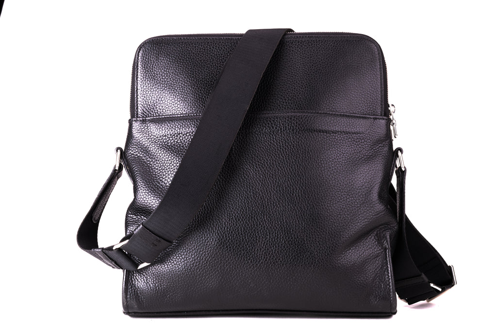 PORTMAN black calf leather crossbody bag rear view with adjustable shoulder strap