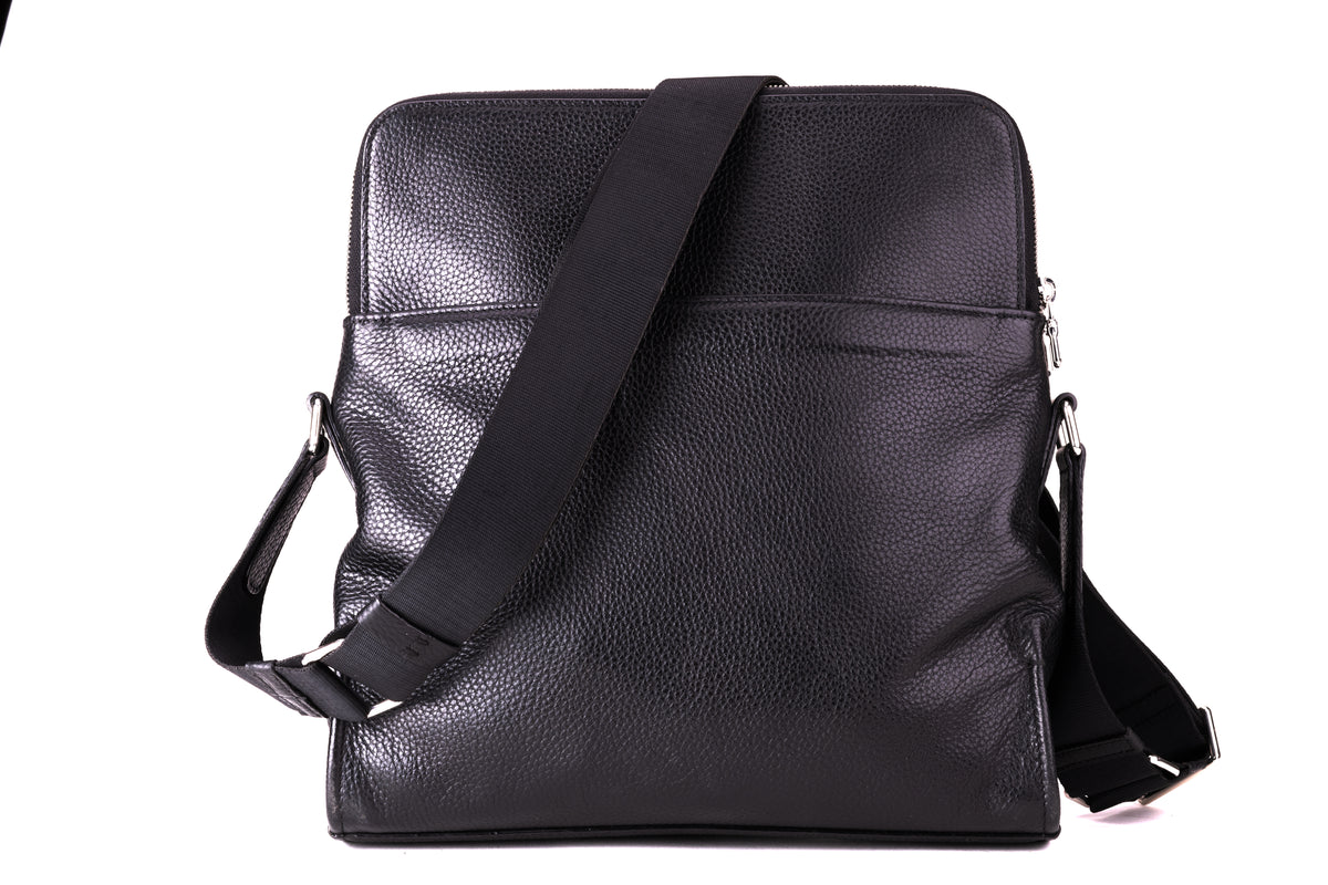 PORTMAN black calf leather crossbody bag rear view with adjustable shoulder strap
