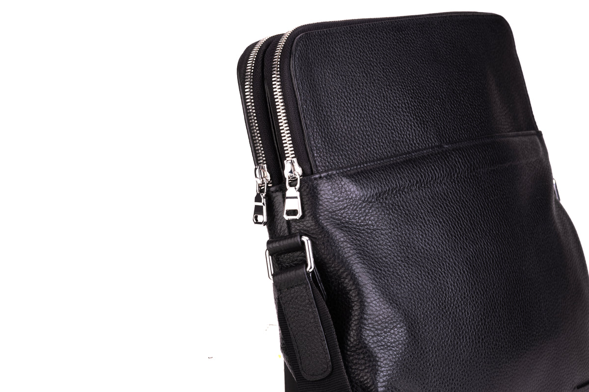 PORTMAN black textured calf leather bag dual zipper and hardware detail