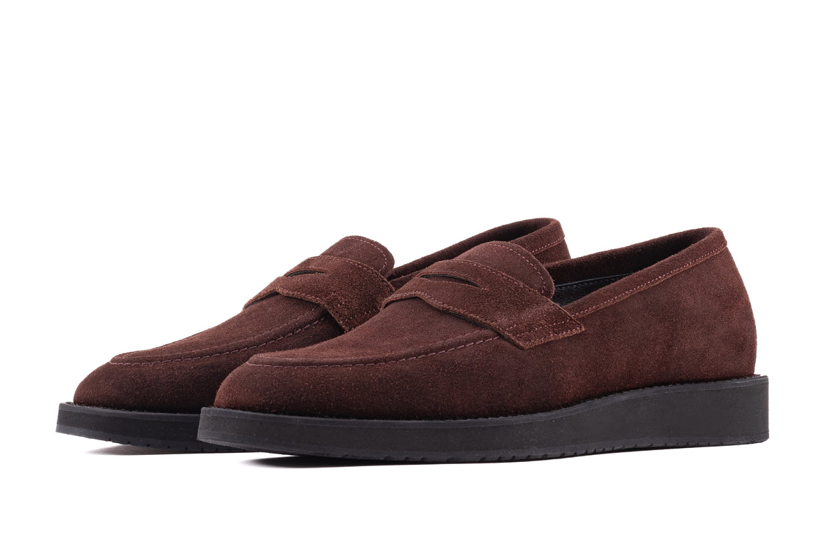 QUIVE London Cambridge brown suede leather loafer side view